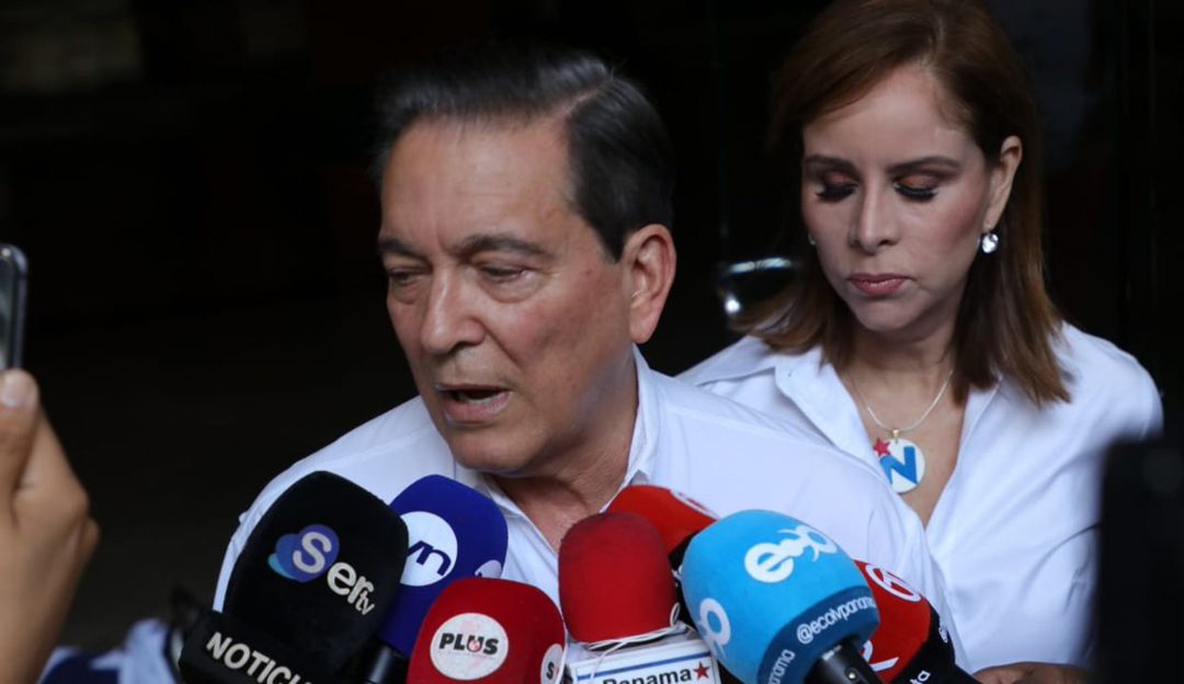 Resultado de imagen para laurentino cortizo y su familia
