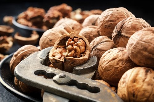 Las nueces contienen vitaminas importantes para la salud de la piel