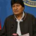 Quiénes acompañan a Evo Morales en el avión