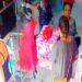 El increíble modus operandi de esta mujer para robar tiendas de ropa (Video)