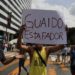 Carlos Caballero se presentó en la marcha opositora con una pancarta que decía "Guaidó estafador" y se hizo tendencia en Twitter